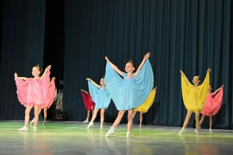 Балетная сцена. Красногорское хореографическое училище. Зайцева екатерина юрьевна. Балет ромео и джульетта прокофьева настроение. Московское хореографическое училище.