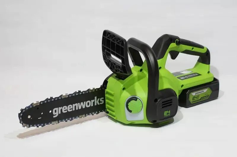 Мини пила гринворкс аккумуляторная. GREENWORKS g24cs25. Гринворкс пила аккумуляторная. Аккумуляторная цепная пила Гринворкс. GREENWORKS пила аккумуляторная 24v.