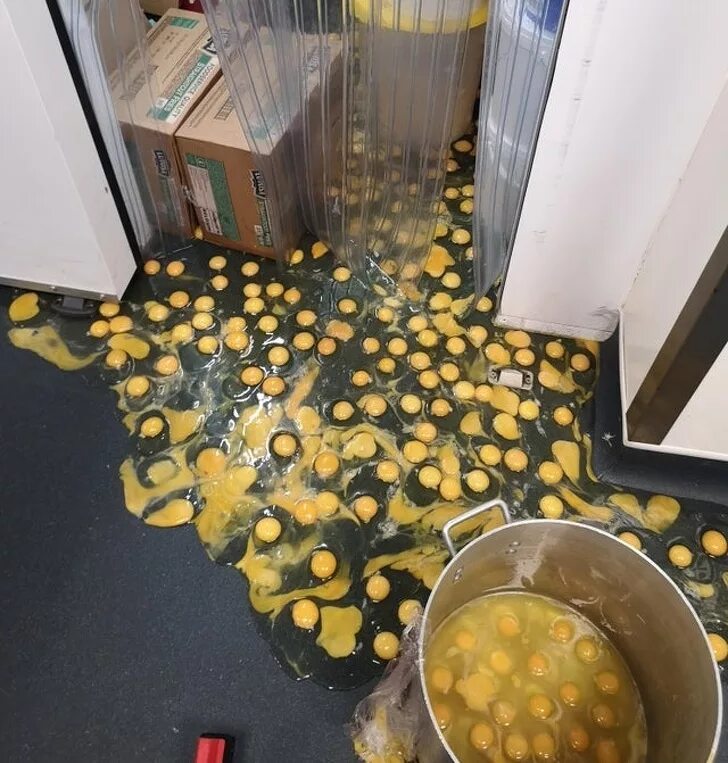 Много разбитых яиц
