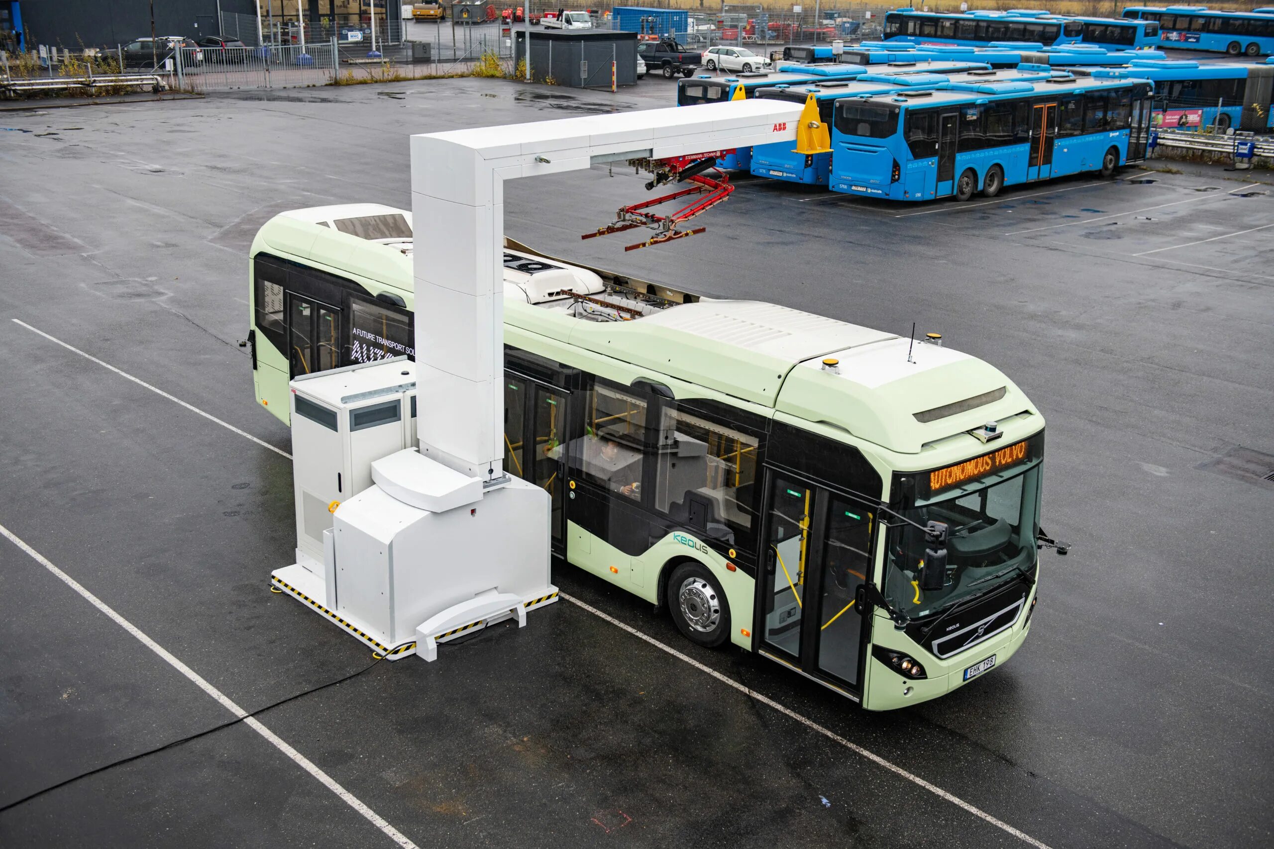 Bus depot. Лиаз 6274 крыша. электробус вольво. volvo 7800 bus. беспилотный электроавтобус volvo 7900.