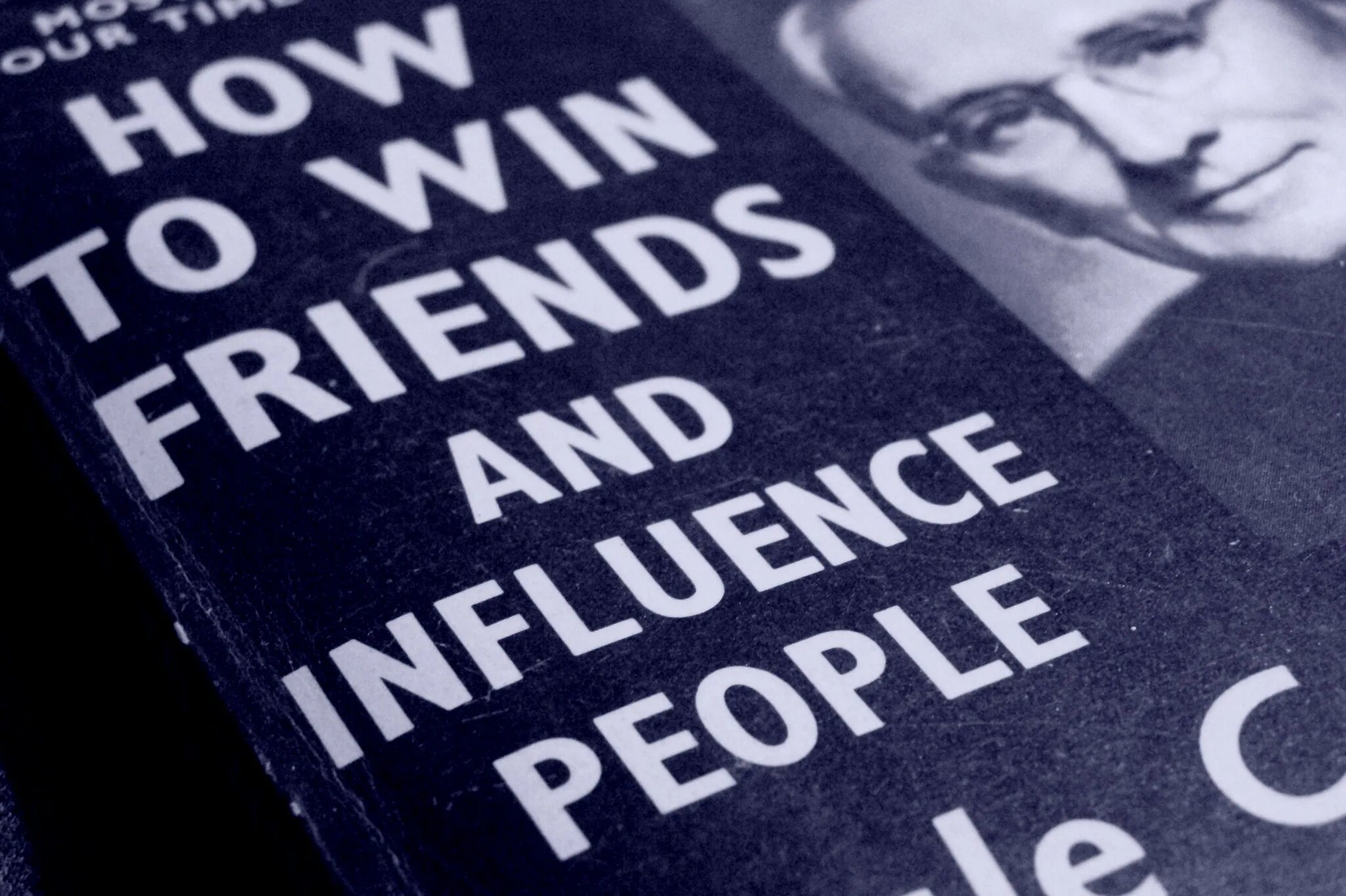 Дейл Карнеги how to win friends and influence people. Дейл Карнеги книги. Школа Дейла Карнеги. Книги Эстетика.