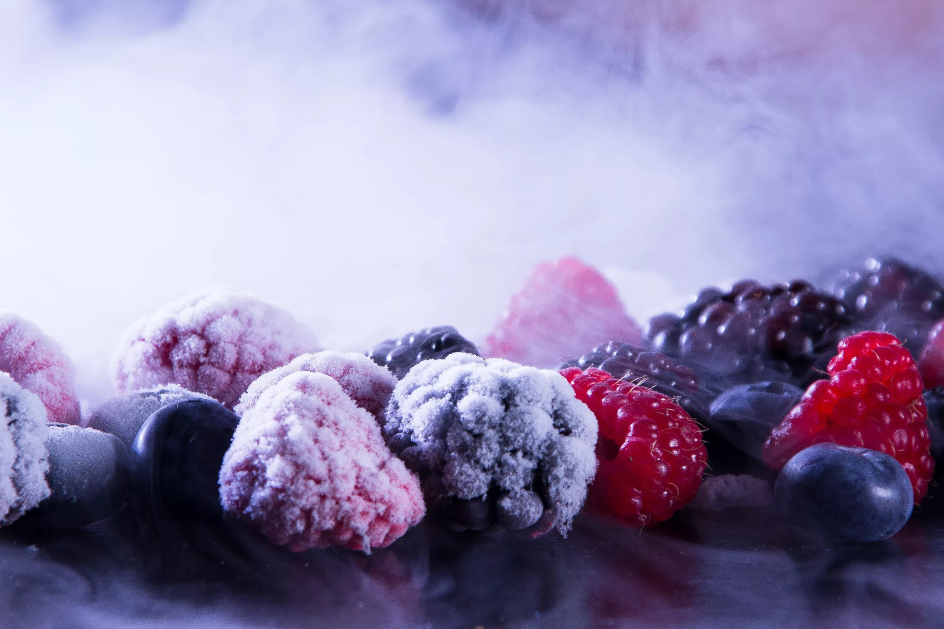 Freezing fruits. Замороженные ягоды. Ягоды в снегу. Ягоды фон. Заставка на рабочий стол ягоды.