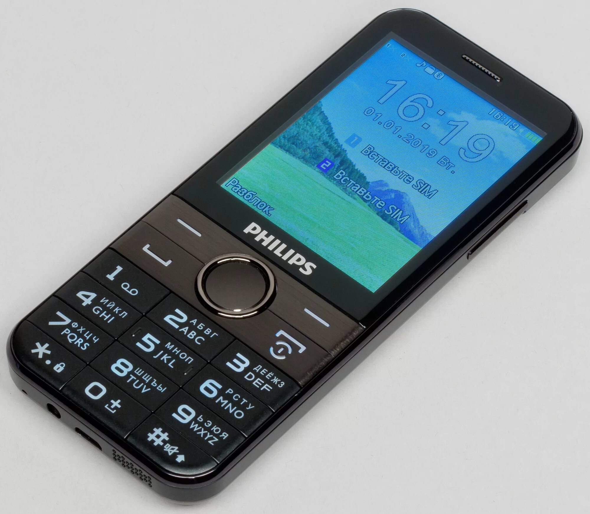 Кнопочные мобильные филипс. Philips Xenium e580. Телефон Philips Xenium e580. Телефон сотовый Philips Xenium e580. Philips Xenium e590.