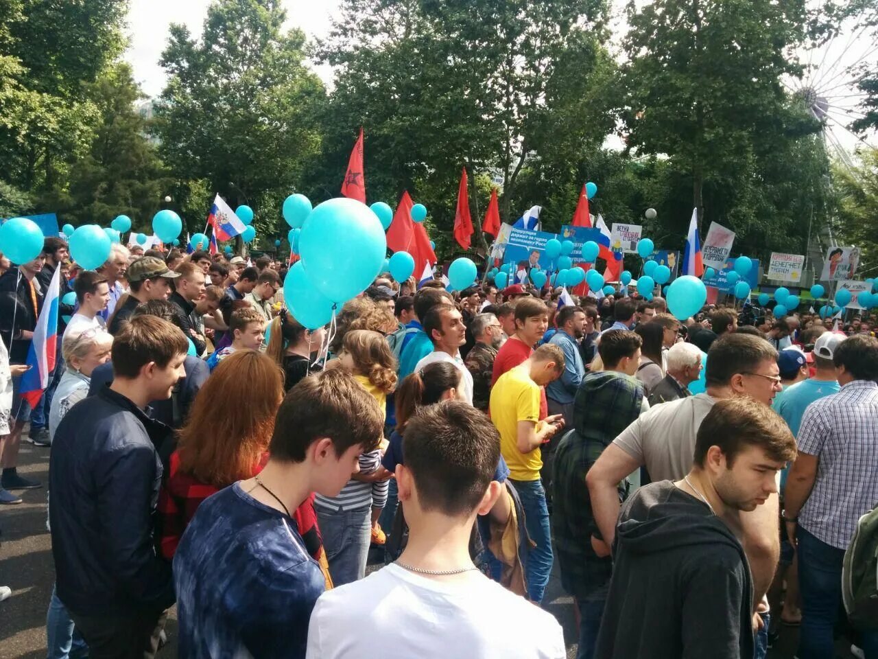 Митинг праздник. Митинги в Краснодаре 2022. Митинги Навального Краснодаре. Молодёжь на митинге в Краснодаре.