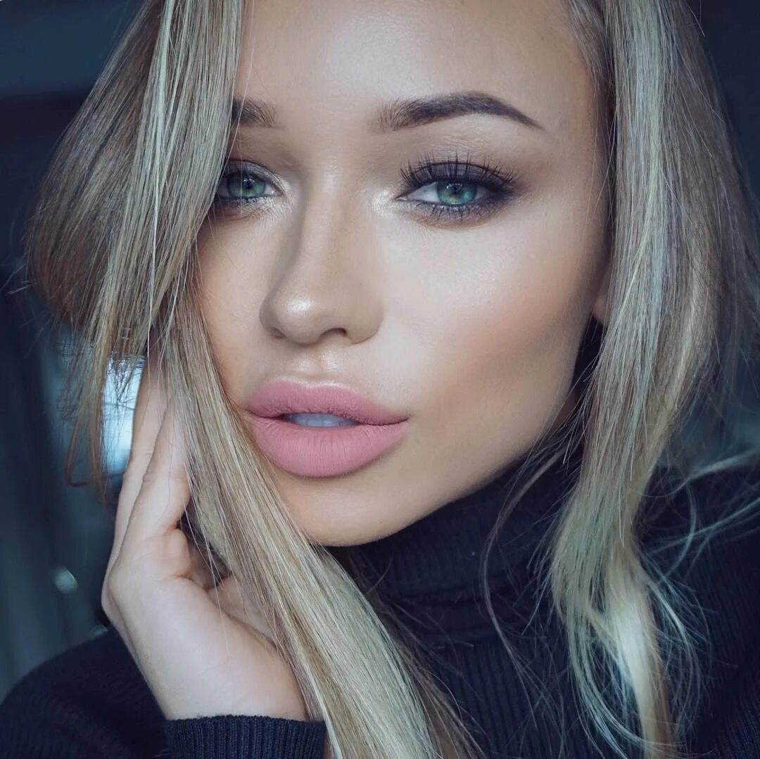 Красивые девушки с пухлыми губами. Liza lash. накаченные губы. увеличенные губы красивые. красивые надутые губы.