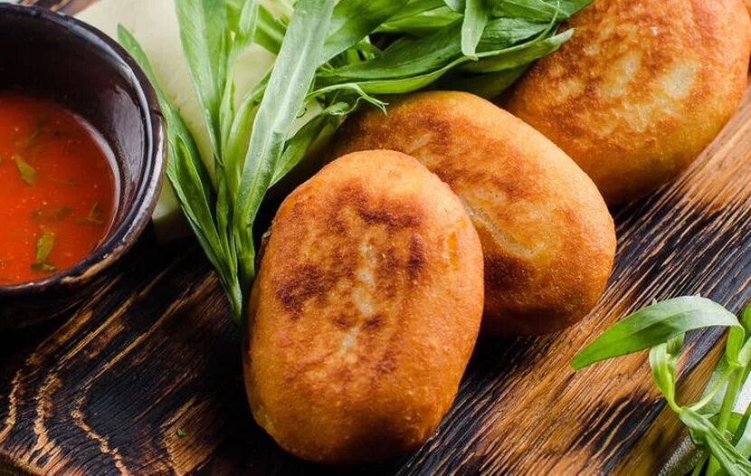 Грузинские лепешки из кукурузной муки мчади. Мчади грузинская лепешка. Мчади из кукурузной муки. Грузинская кукурузная мука. Мчади из кукурузной муки.