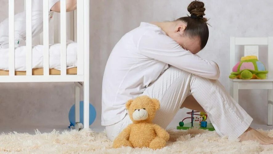 Статусы про детей со смыслом жизни. Женщина с ребенком. Устала от жизни с ребенком. Уставшая женщина с детьми. Уставшая женщина с детьми.