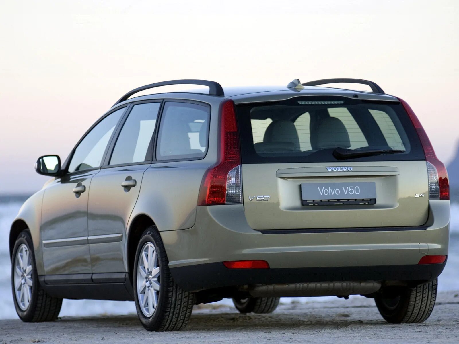 Volvo v50. Вольво в50 универсал. Volvo v50 r. Volvo v50 2.4 2007.