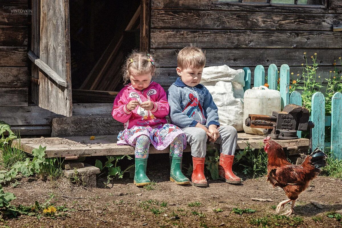 Сельские дети. Лето в деревне дети. Малыши. В деревне. Бабушка в деревне.