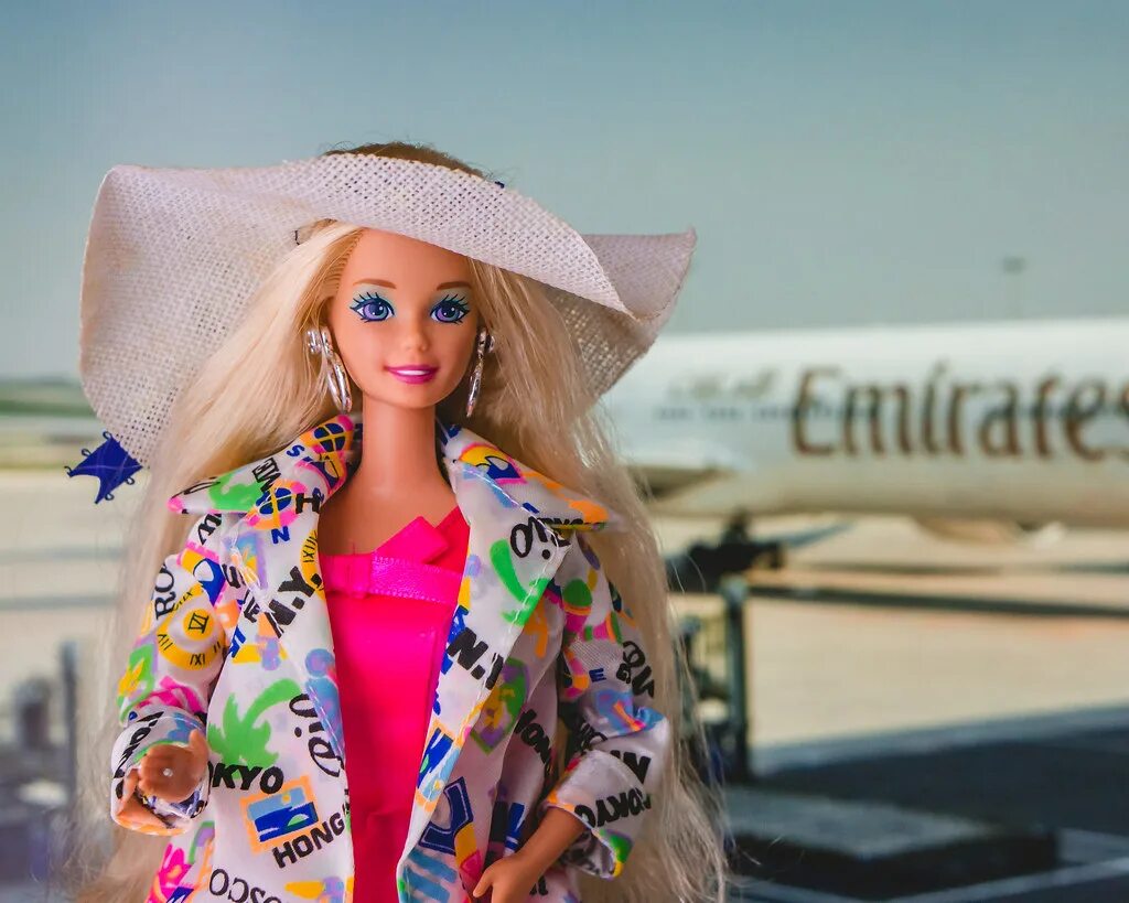 Дорога барби. Barbie international travel 1994. барби eirien. огромная кукла барби. старенькие куклы барби.