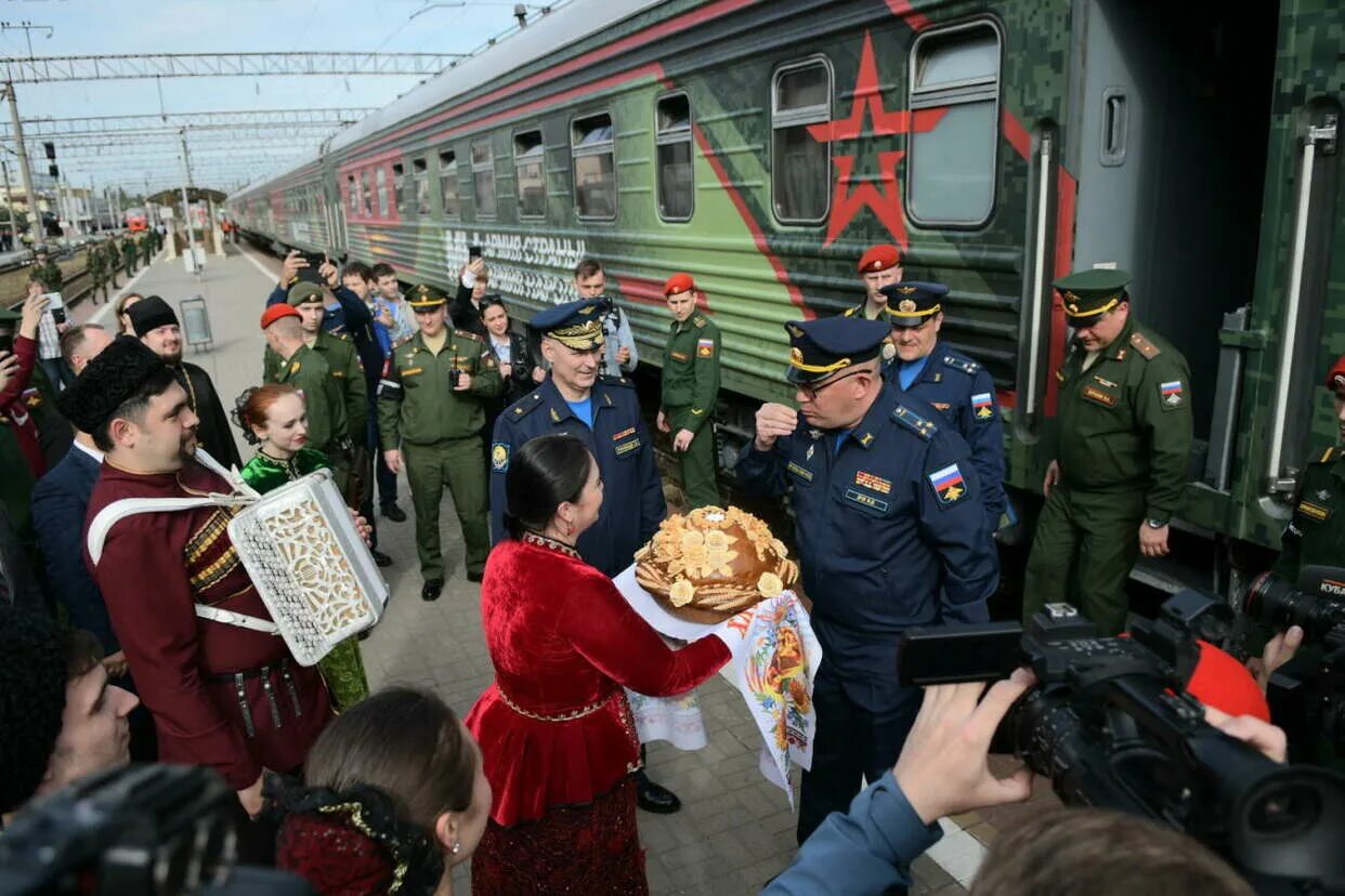 Железная дорога 2021. Военный эшелон поезд 2021. Поезд Минобороны РФ. Поезд Победы Министерство обороны. Военный поезд армия.