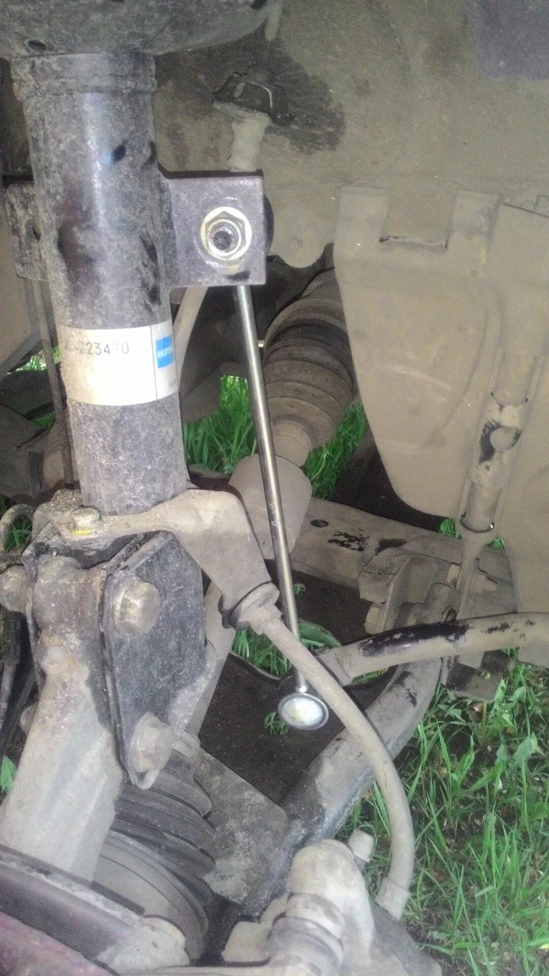 Задние стойки стабилизатора рено дастер 4х4. 0 4х4. Стойка стабилизатора передняя рено дастер 4х4. Стойки стабилизатора рено дастер 4х4 прикручивать. Стойки стабилизатора рено дастер 2.