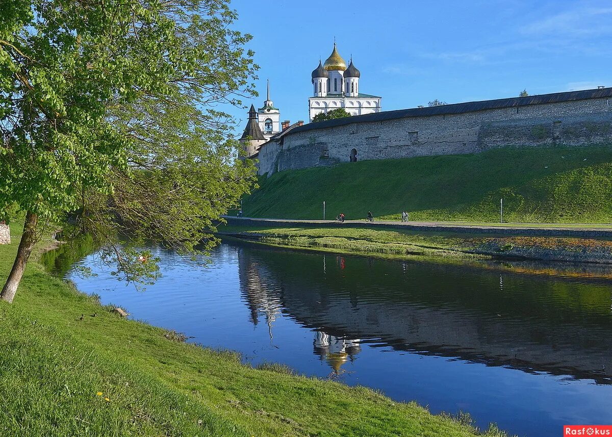 Атмосфера путешествий псков сайт. Псковщина. Фотосессия Псков. Псков туристы. Псковщина Проскурин.