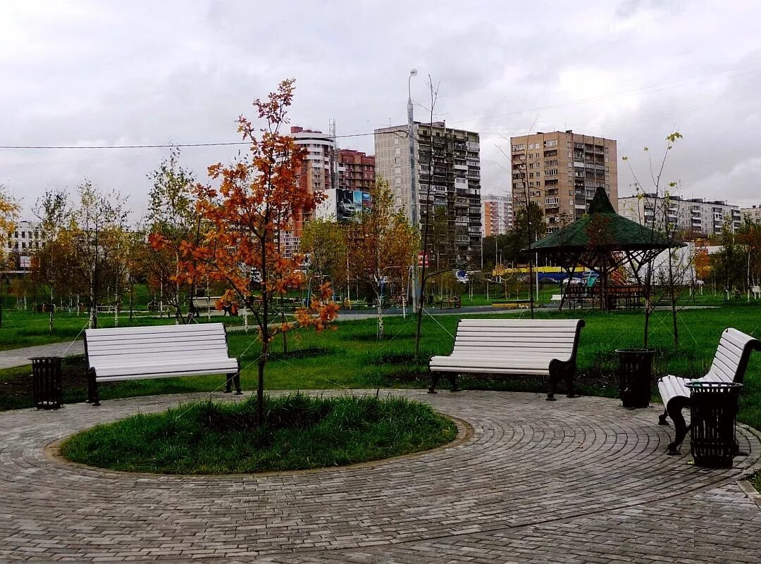 Люблинский сквер у метро люблино. Люблинский парк волжская. Люблинский сквер. Люблинский сквер, москва. Усадьба люблино сквер в люблино.