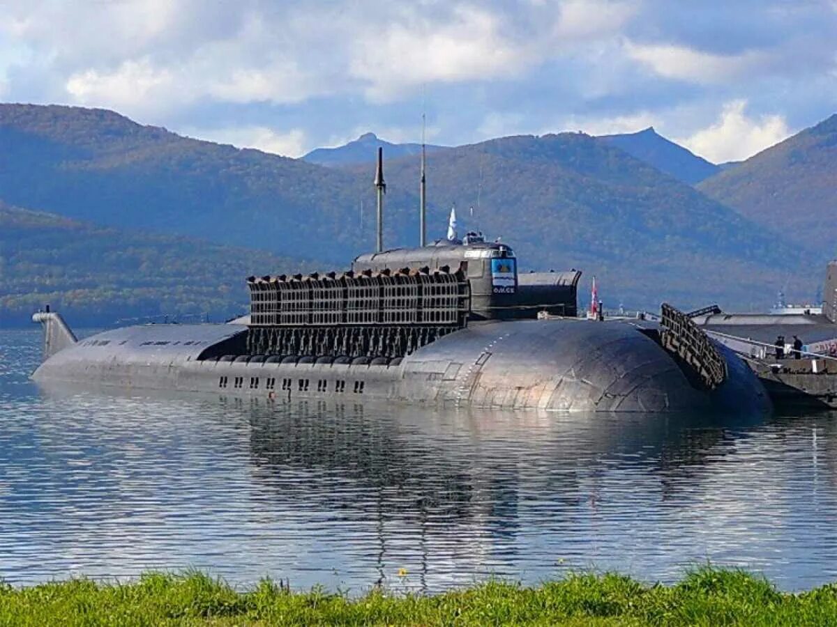 Апл 949. 949а антей подводная лодка. подводные лодки проекта 949. подлодка антей проекта 949а. подводный крейсер омск проекта 949а антей.