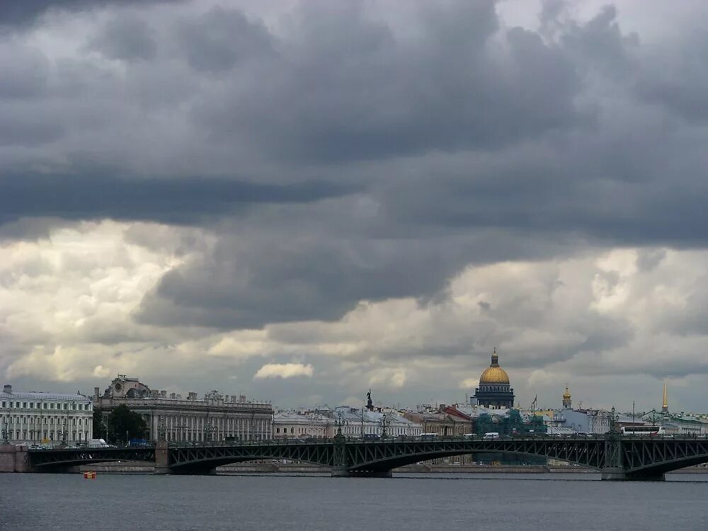 Санкт-Петербург пасмурный. Свинцовое небо Питера. Хмурое небо Питера. Пасмурный питер