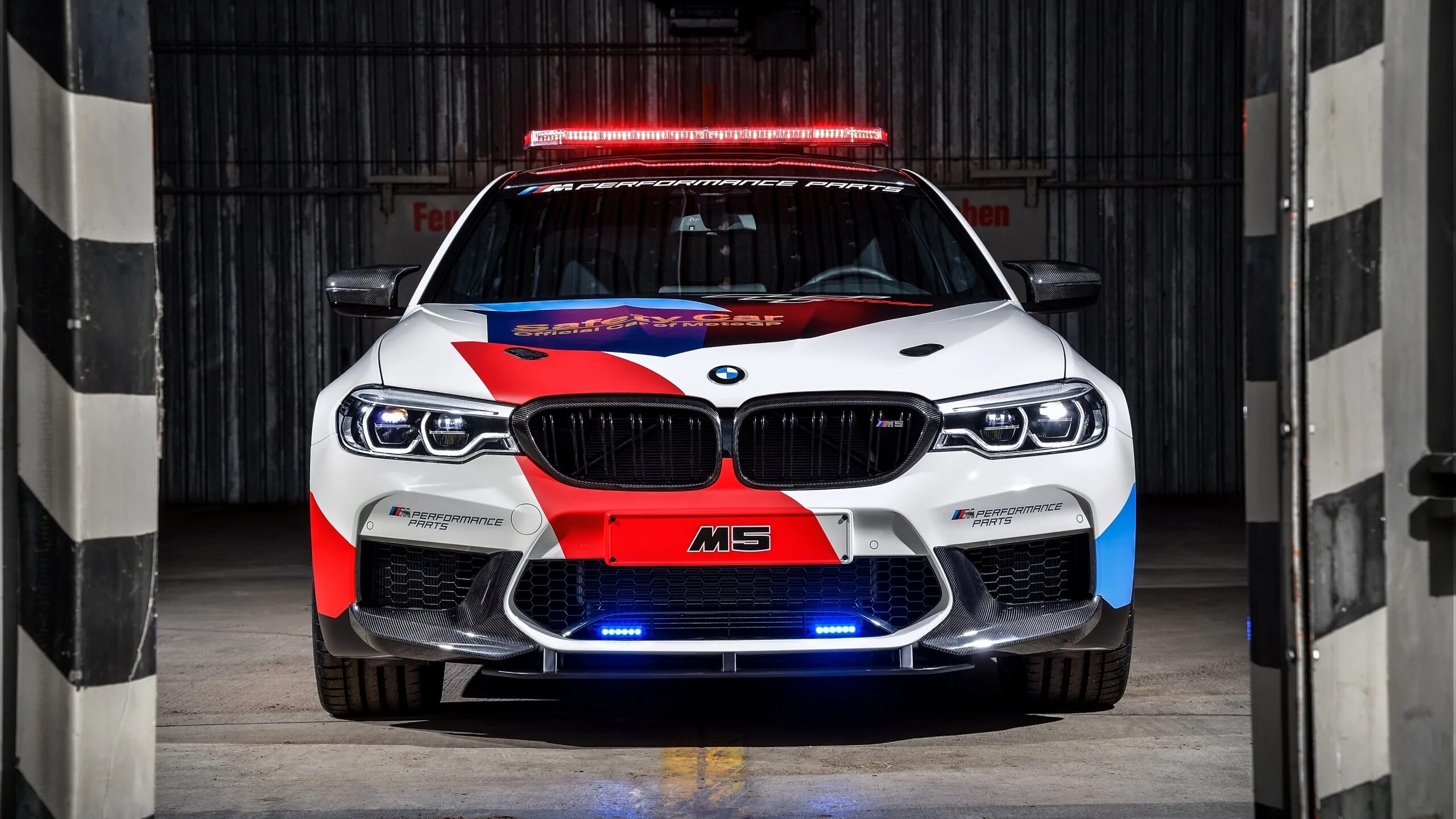 Bmw m tech. BMW m5 f90 Полицейская. BMW m5 f90 Safety car. BMW m5 f90 2015. BMW m5 f90 m Performance.
