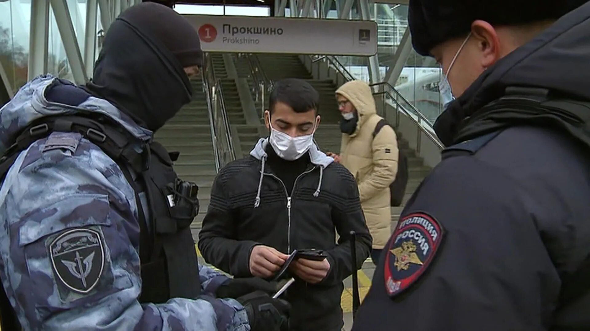 Полиция рейд мигранты. Облава на мигрантов в Москве. Рейд мигрант в Москве. Рейд против мигрантов в новой Москве.