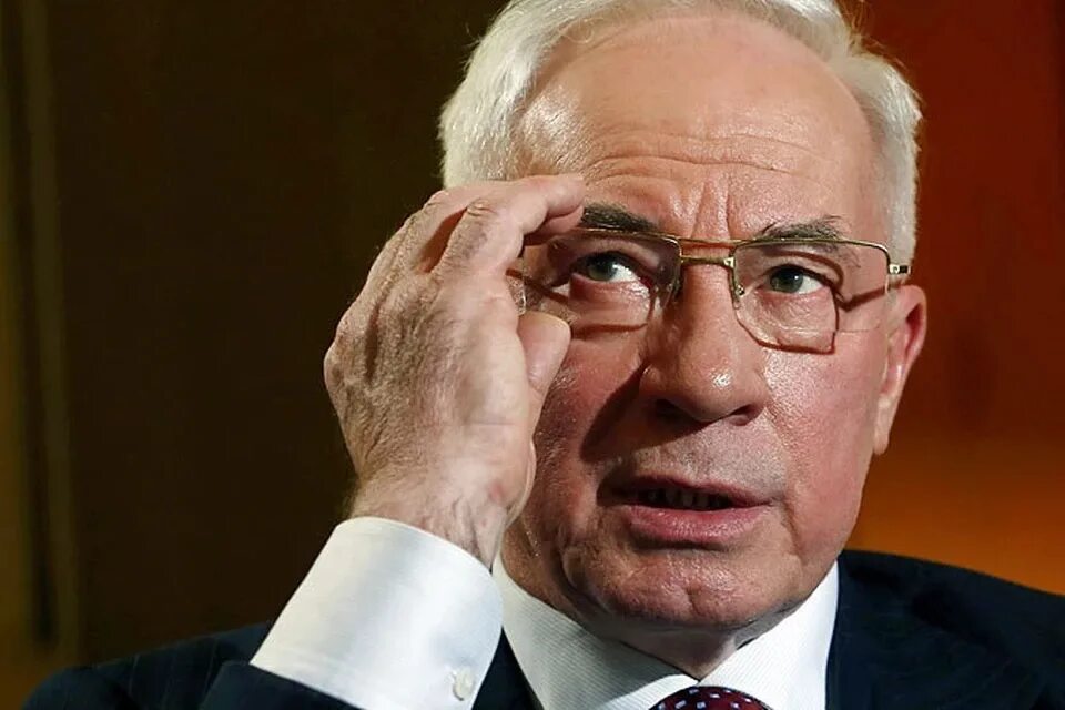 Почему азаров подал. Экс-премьер украины азаров. премьер министр при януковиче.