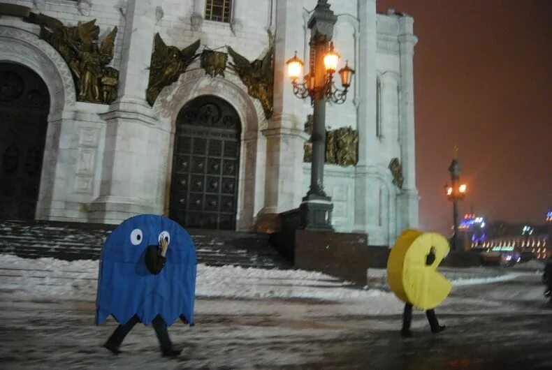 14 15 апреля москва. Пакман ресторан Москва. Пакман на улице. Большая статуя ПАКМАНА заброшенная. Фотография Пакман современный.