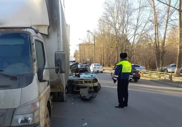 Водитель сбежал. Смертельное ДТП Екатеринбург 1апрел. ДТП со смертельным исходом картинки. ДТП со смертельным исходом видео.