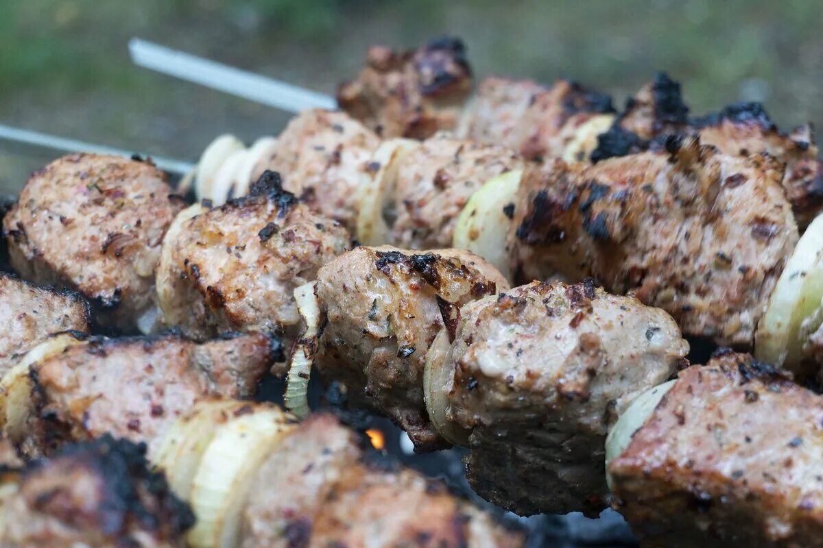 Сколько нужно жарить шашлык из свинины. Ifiksr bp cjvznbys. мясо для шашлыка. марки шашлыка.
