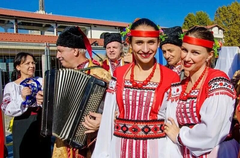 Какие нации в сочи. Народности сочи. сочинцы. нации проживающие в сочи. какие народы живут в сочи.