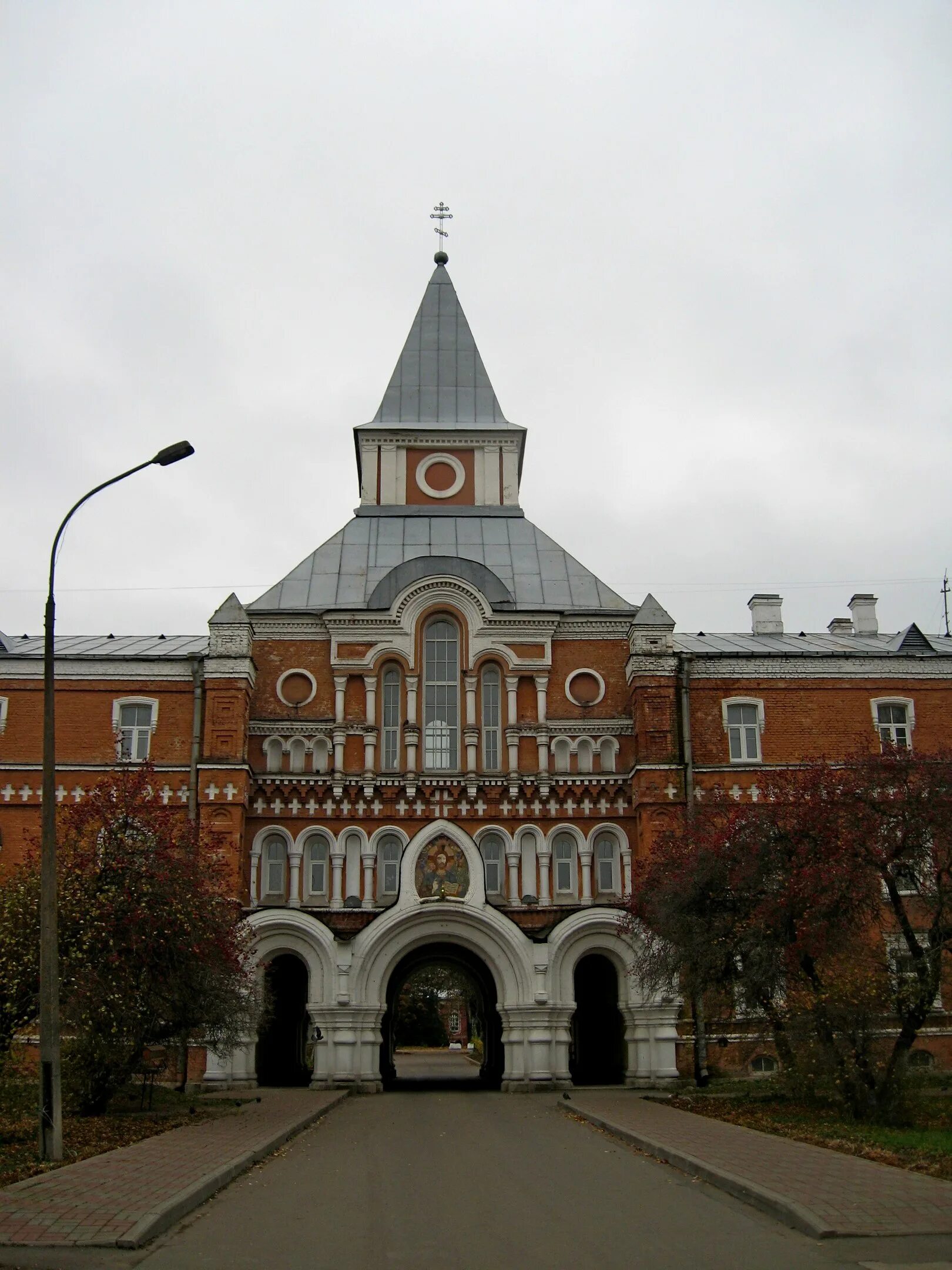 Свято троицкий приморский. Приморская Троице-Сергиева пустынь СПБ. Троице-Сергиева пустынь в Стрельне. Сергиева Приморская пустынь Стрельна. Сергиева пустынь Стрельна памятники.