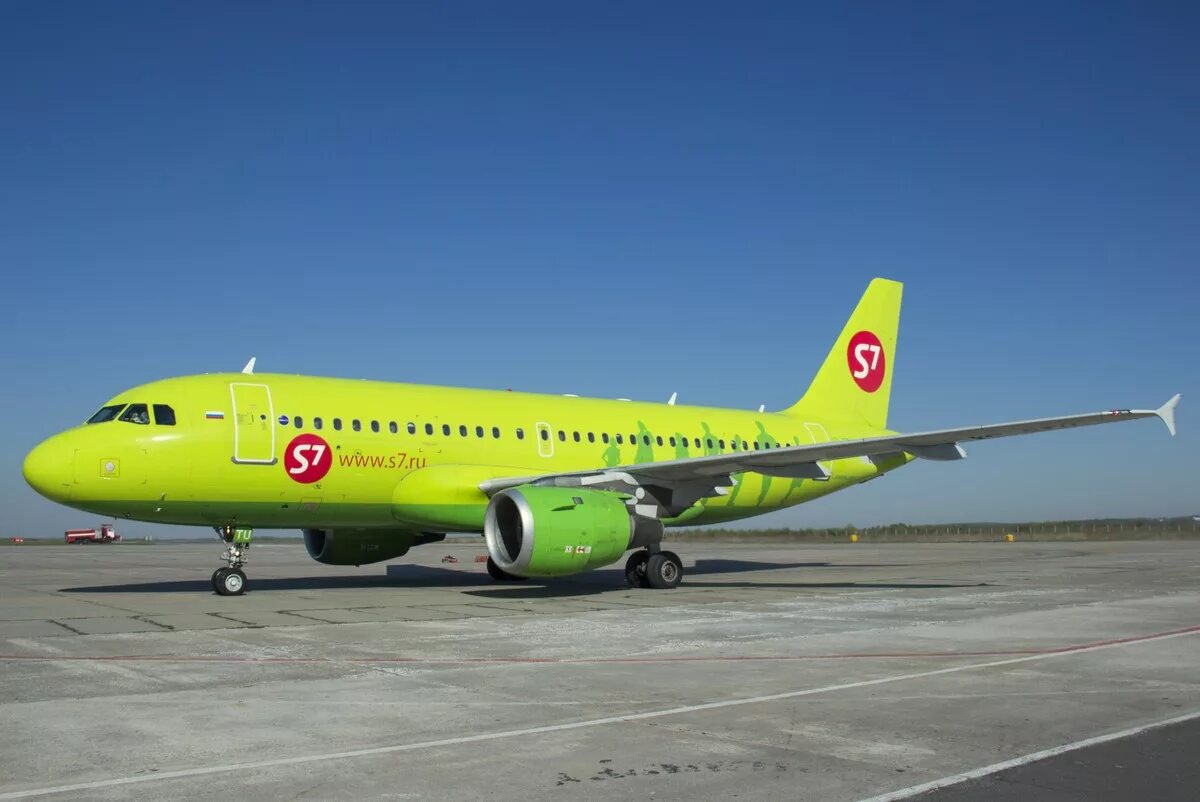 S 7 seven. S7 Эйрлайнс. Самолёты авиакомпании s7 Airlines. S7. Зелёный самолёт s7.