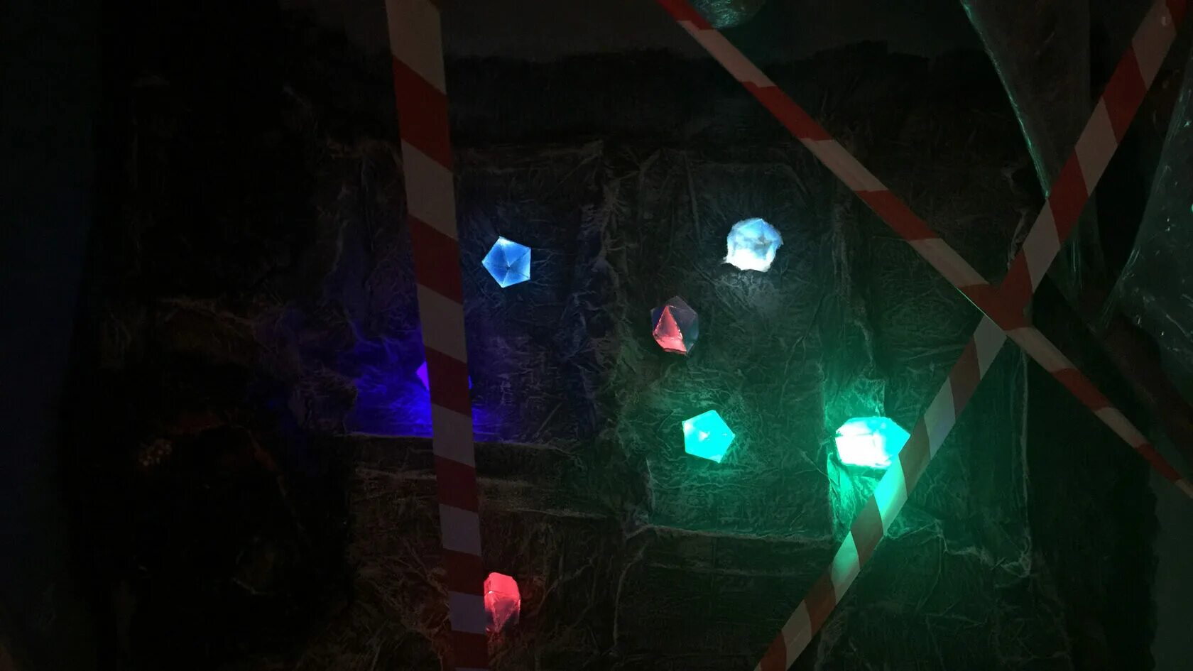 Очень странные дела 2 сезон монстр. Квест игра очень странные дела. Квест очень странные дела тюмень. Очень странные дела 2 сезон. Странгер сингс.