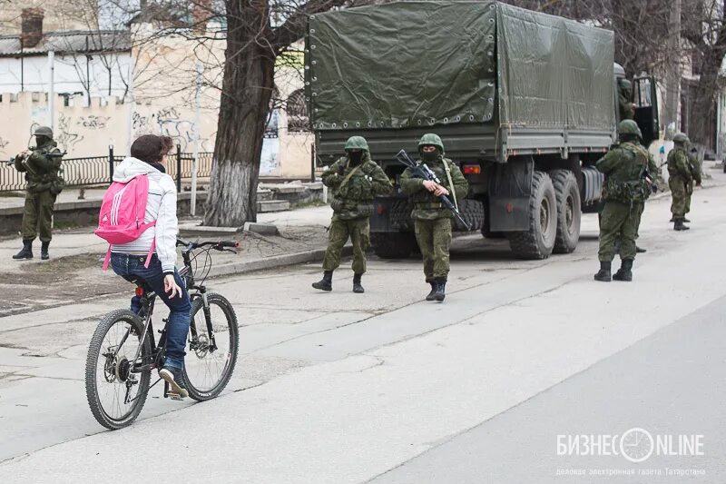 Военные без опознавательных знаков в Крыму. Военная часть 29760. Город Луга Ленинградской области воинская часть 29760. Ленинградская область воинская часть 29760. Луга часть 29760 телефон