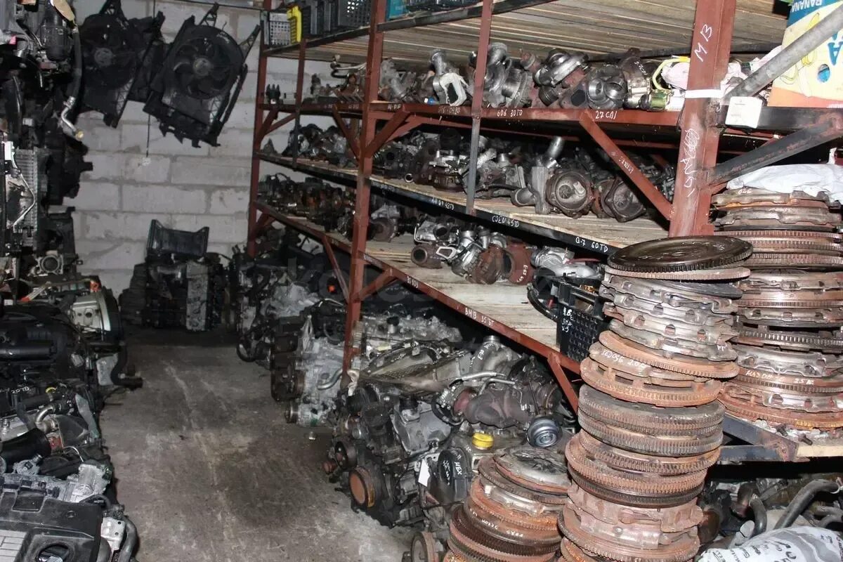Японская авторазборка. Контрактные запчасти для японских автомобилей. Склад автозапчастей для грузовиков. Авторазбор запчасти. Дром автозапчасти б у.