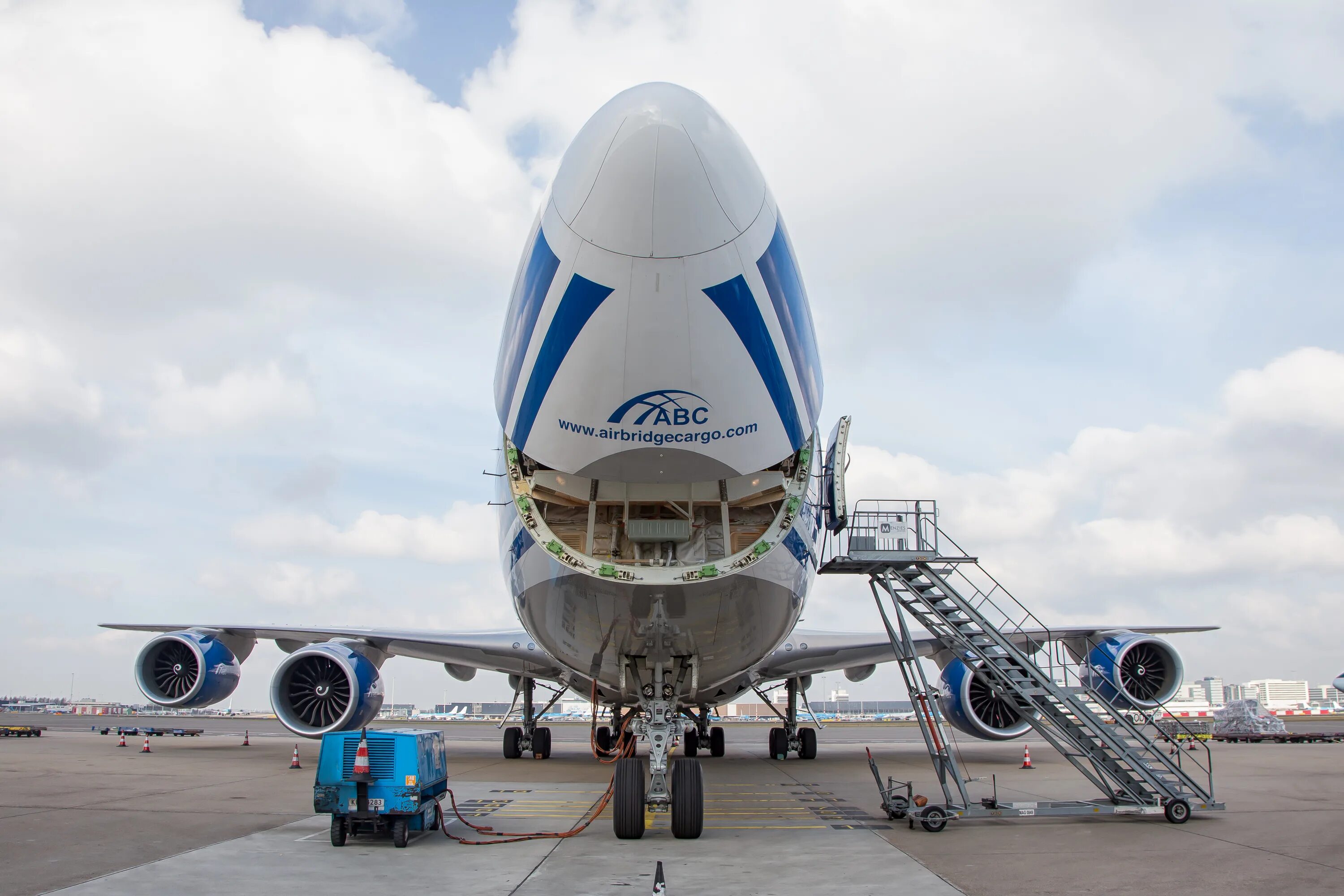 Airbridgecargo. Боинг 747 карго. Ил 96 AIRBRIDGECARGO. Самолет 747 грузовой Air Bridge Cargo. Boeing 747 AIRBRIDGECARGO.