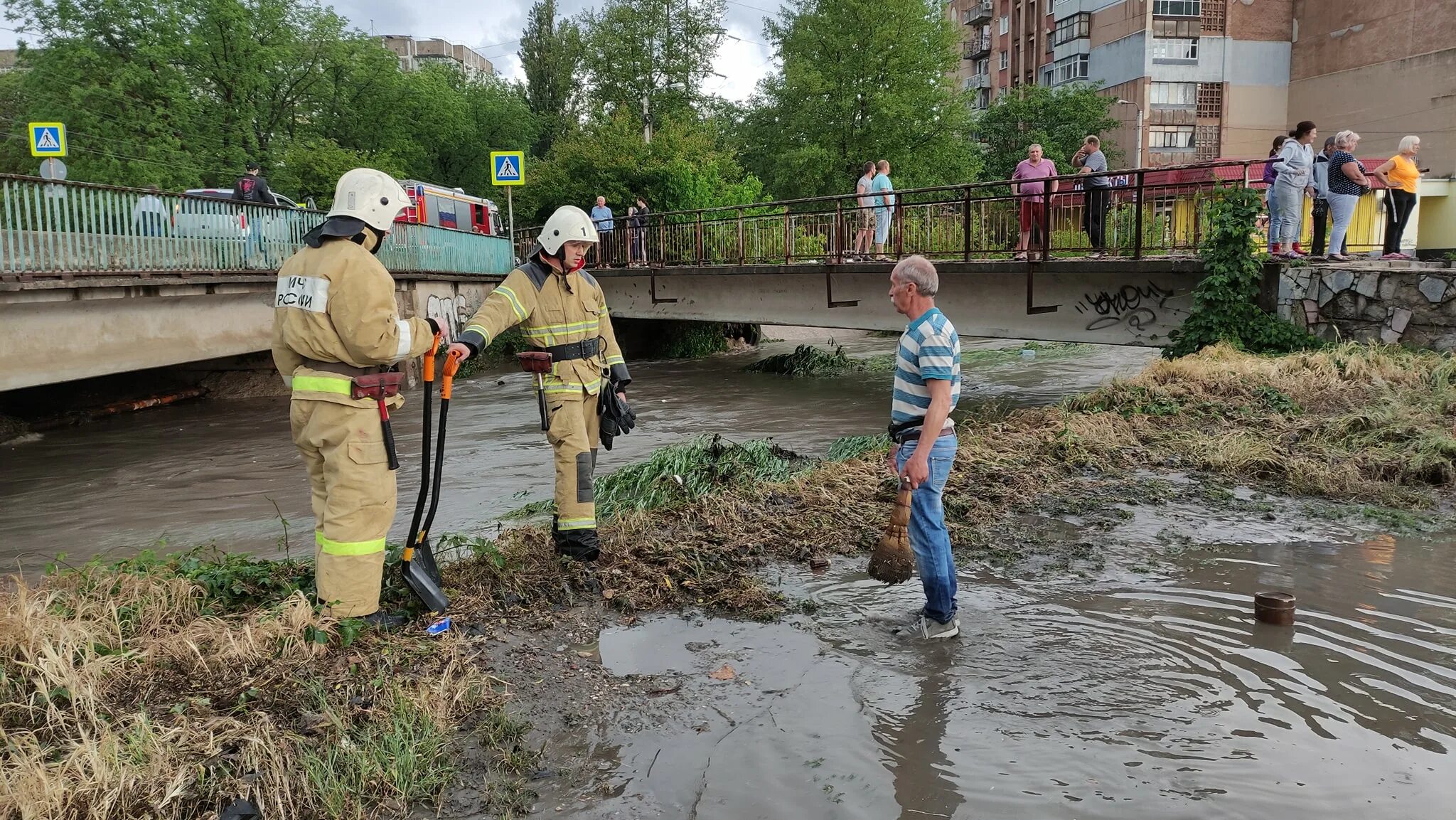 Почему нет воды в симферополе. ЖД вокзал Симферополь потоп. Потоп в Симферополе 2021. Симферополь затопило. Подтопления в Симферополе.