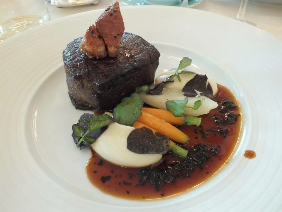 Трюфели грибы блюдо. Трюфель блюдо. Трюфель блюдо в ресторане. Трюфель блюдо. Блюда из трюфеля.