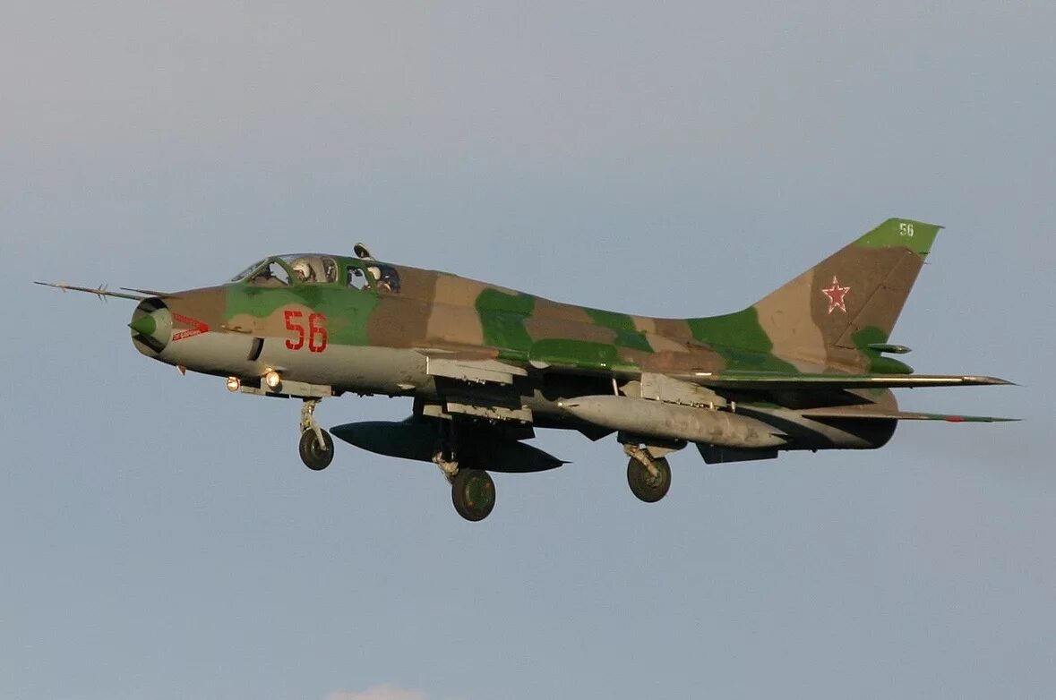 Самолет Су-17м4. Су-17 истребитель-бомбардировщик. Су-17м4 вооружение. Истребитель-бомбардировщик Су-17м3.
