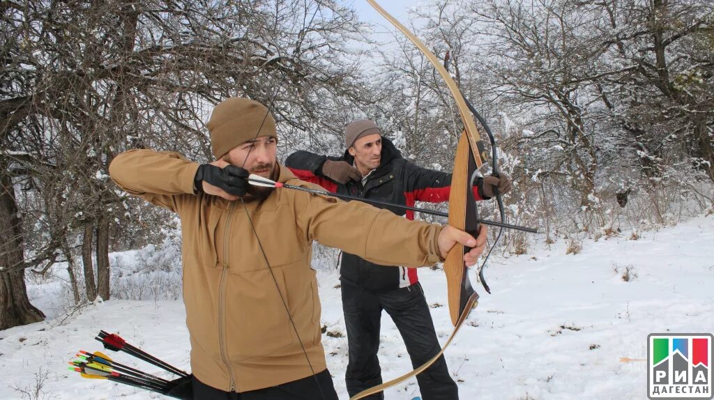 Archery hunting. Арбалет зимой. Девочка браконьерство. Стрельба из арбалета. Archery.