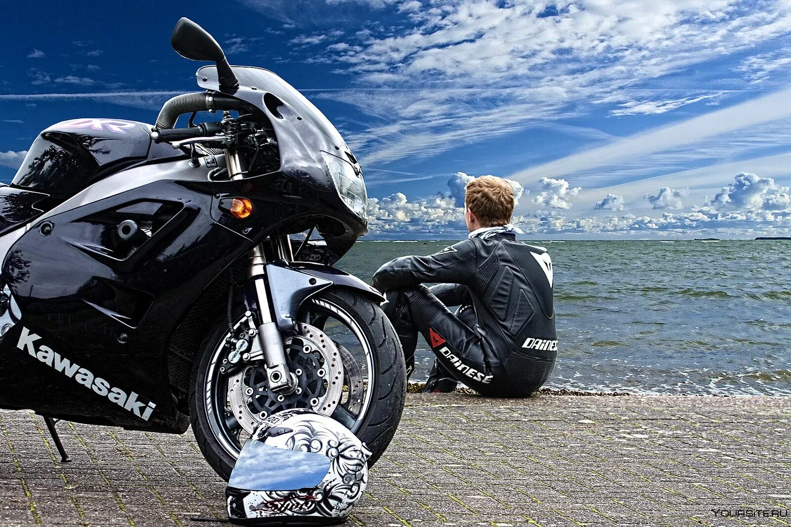 Мотоцикл включаться. Мотоцикл море. Мотоцикл для путешествий. Байк мотоцикл. Мотоцикл на фоне моря.