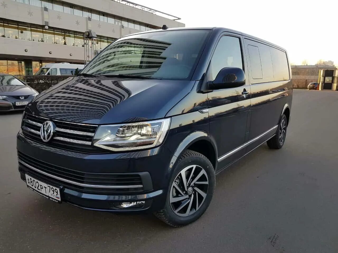 Volkswagen long. Фольксваген Каравелла Лонг 2018. Фольксваген Каравелла 2020. Минивэн Volkswagen Caravelle 2020. Volkswagen Caravelle long, 2020.