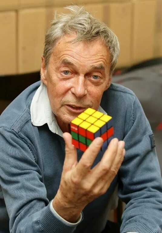 Рубиком фото. Эрнё рубик. Венгерский профессор рубик. Золтан ерно рубик. Эрнё рубик головоломки.