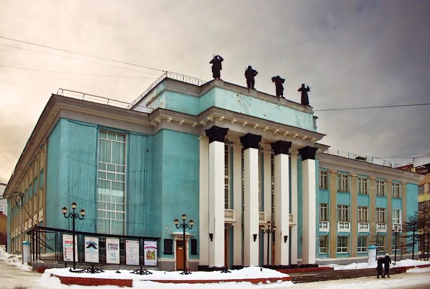 Магаданский музыкальный и драматический театр имени а. Театр горького магадан. Драматический театр магадан. Театр магадан горького магаданский. Театр горького магадан.