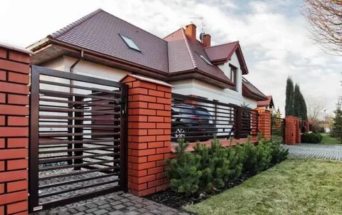 Забора кирпича дом
