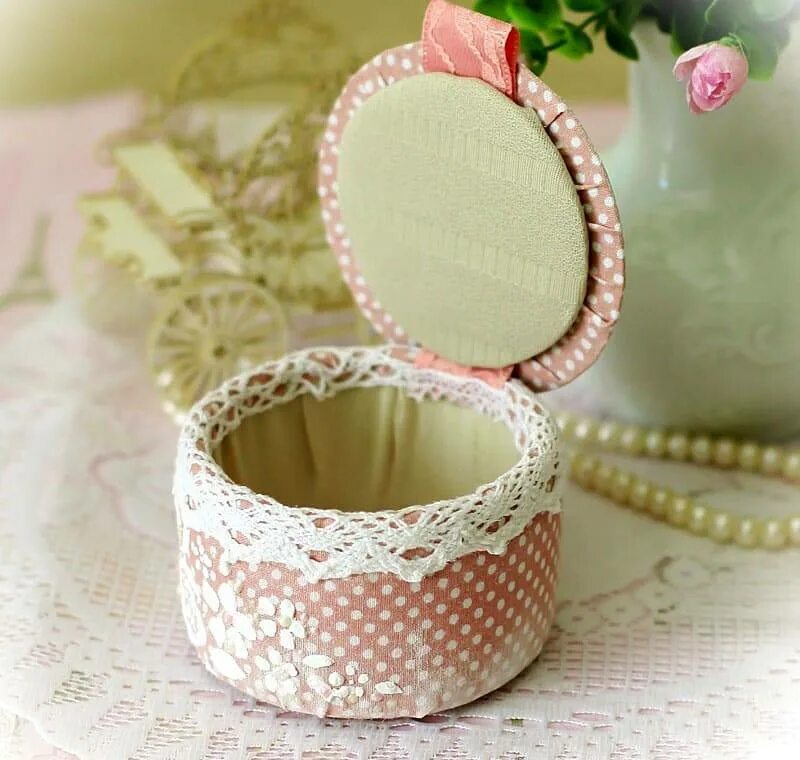 Шкатулки из кольца от скотча. Как сделать коробочку из скотча. Шкатулка из бобины из под скотча. Как сделать коробочку из скотча. Как сделать коробочку из скотча.