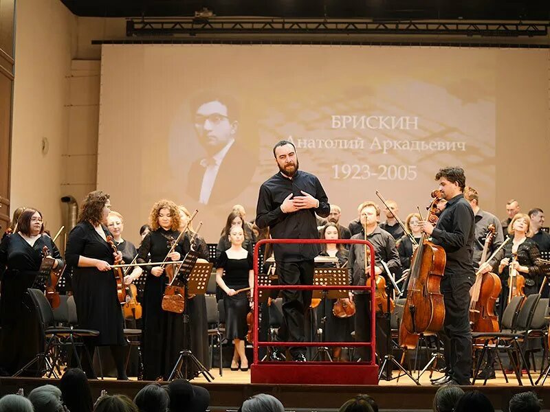 Дирижер учитель. Дирижер учитель. Оркестр для детей. Николай некрасов, дирижер, народный артист ссср. Дирижер учитель.