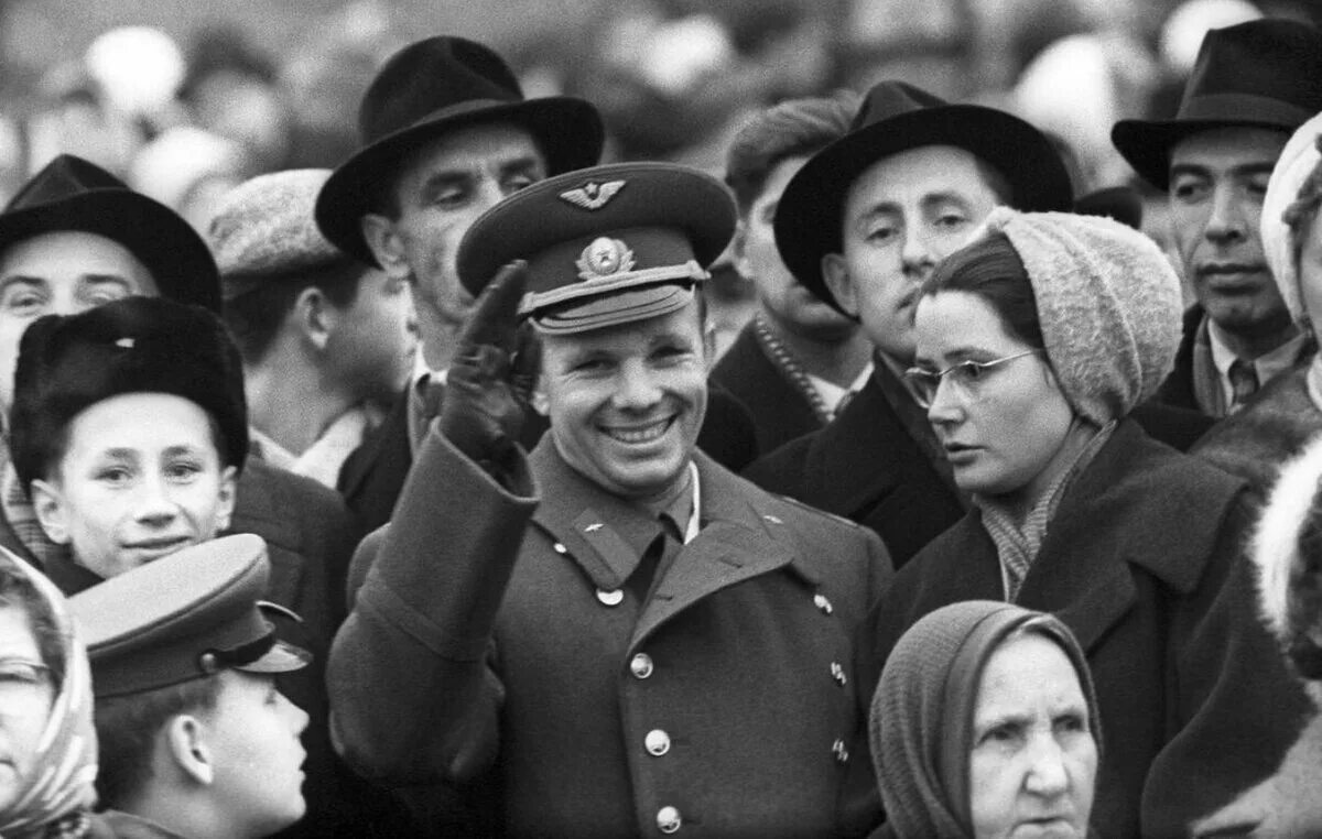 14 апреля 1961 года. Встреча Юрия Гагарина в Москве 14 апреля 1961 года. Встреча Юрия Гагарина на красной площади. Гагарин на красной площади 1961.