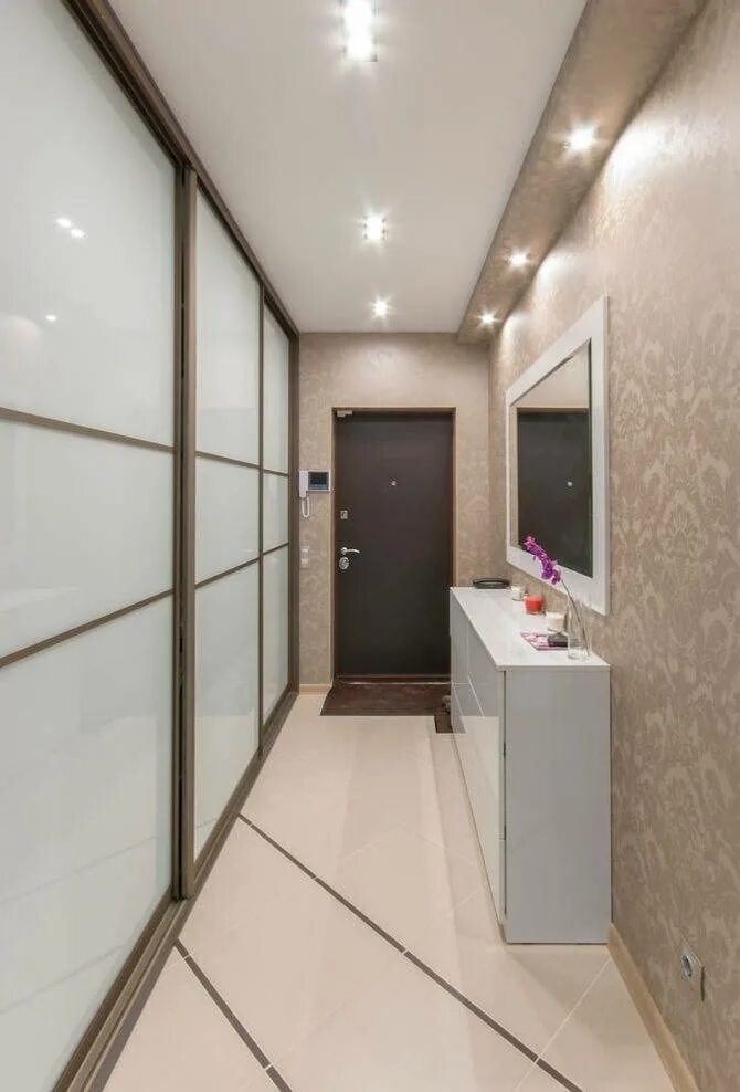 Потолок в коридоре. Интерьер коридора. Натяжной потолок в коридоре. Потолок прихожие фото. Потолок из гипсокартона в коридоре.