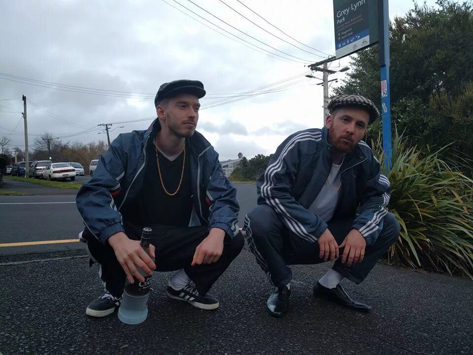 Группа четко. Adidas Tracksuit Gopnik. Adidas Tracksuit Slav. Гопник на корточках. Гопник на кортах.