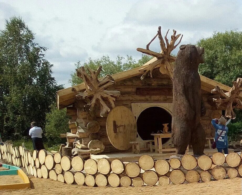 Парк сказов цены. Парк в Арамиле Бажовские сказы. Парк сказов Бажова в Арамиле. Арамиль сказочный городок.