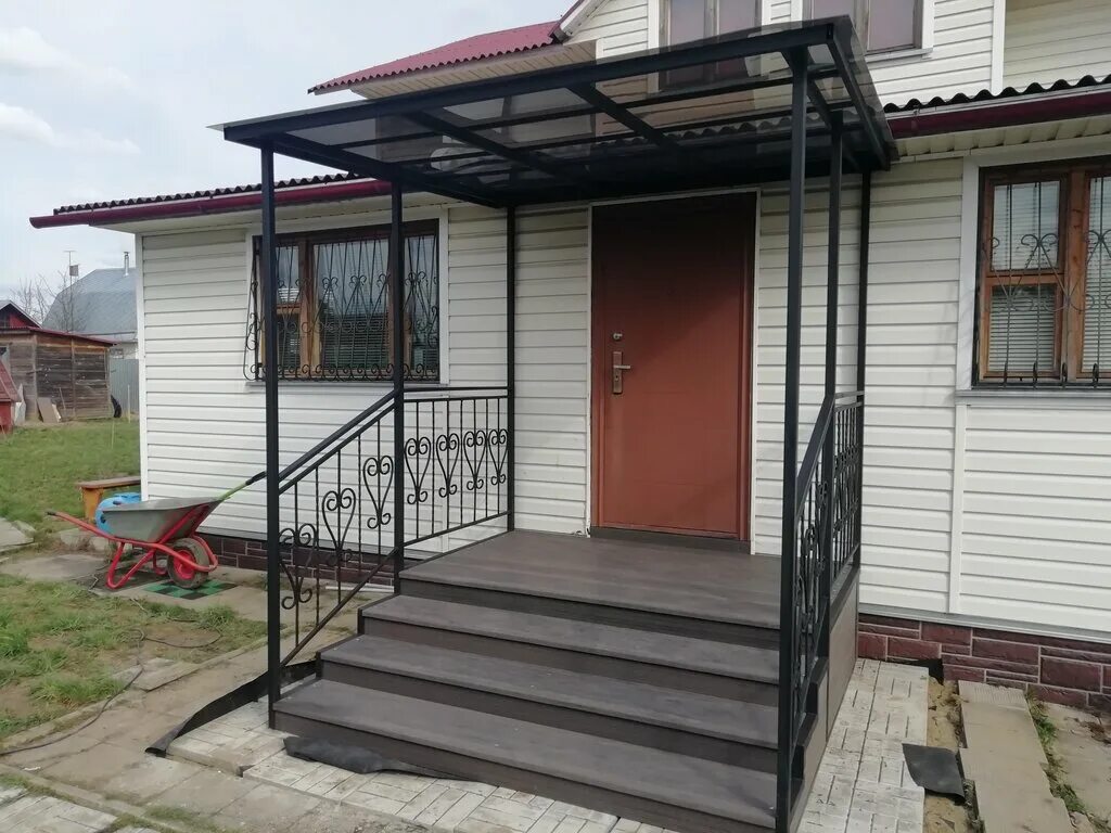 Мансуровский гранит крыльцо. Крыльцо из металла. Крыльцо к дому. Два крыльца. Два крыльца.