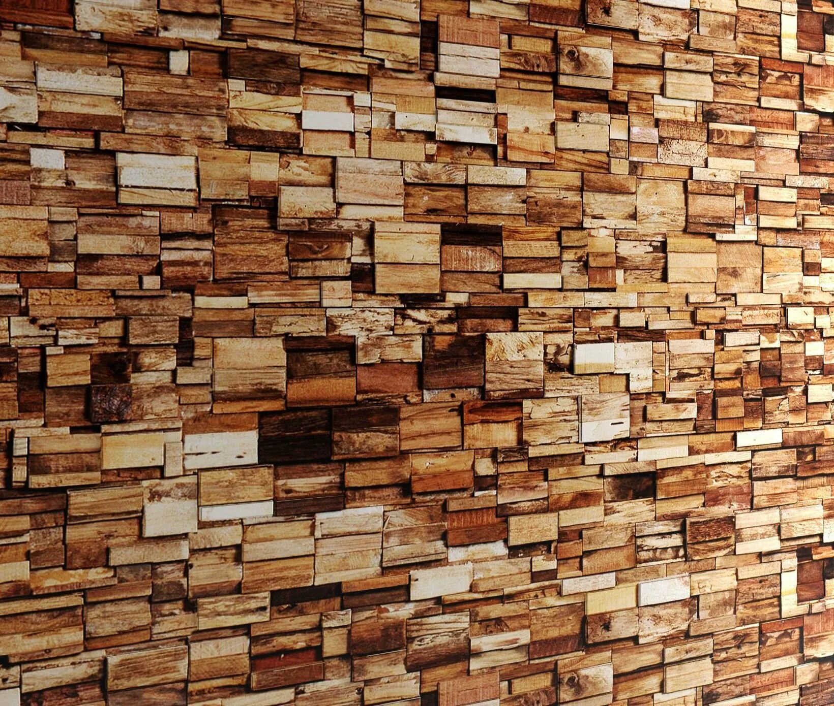 Колотая доска. Панно из деревянных брусков. Стена из деревянных брусков. Стена из деревянных брусочков. Стена из кусочков дерева.